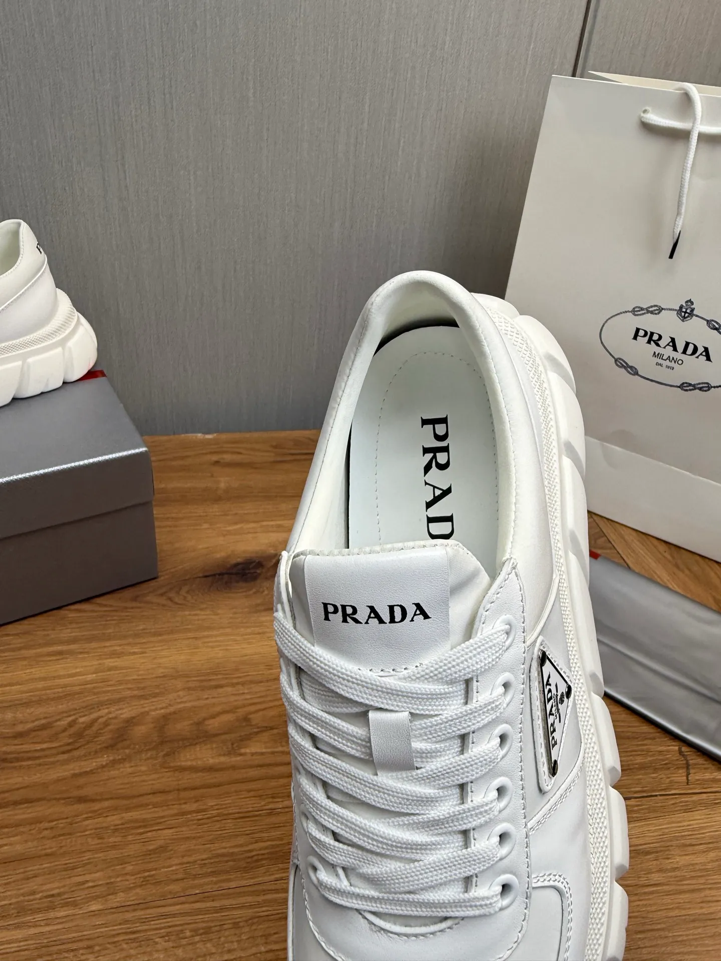 Men's shoes 💰580💰 [PRADA] Men's shoes are popular in the counter, official website is synchronized, 1 high-quality shipment ✔️Imported cowhide fabric + cowhide lining, 1🆚1 replica, original sole, 38-45 (45 customized, non-refundable)